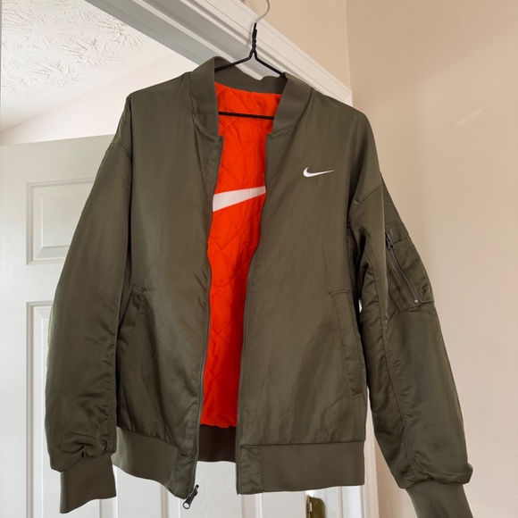 Nike Women's Reversible Varsity Bomber Jacket (NWOT) - Picture 4 of 5